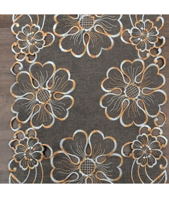 Embroidered Table Runner, Fabric Dresser Runner for Home Kitchen Dining Tabletop Decoration