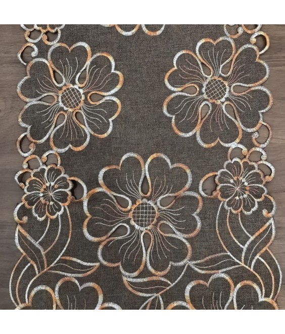 Embroidered Table Runner, Fabric Dresser Runner for Home Kitchen Dining Tabletop Decoration