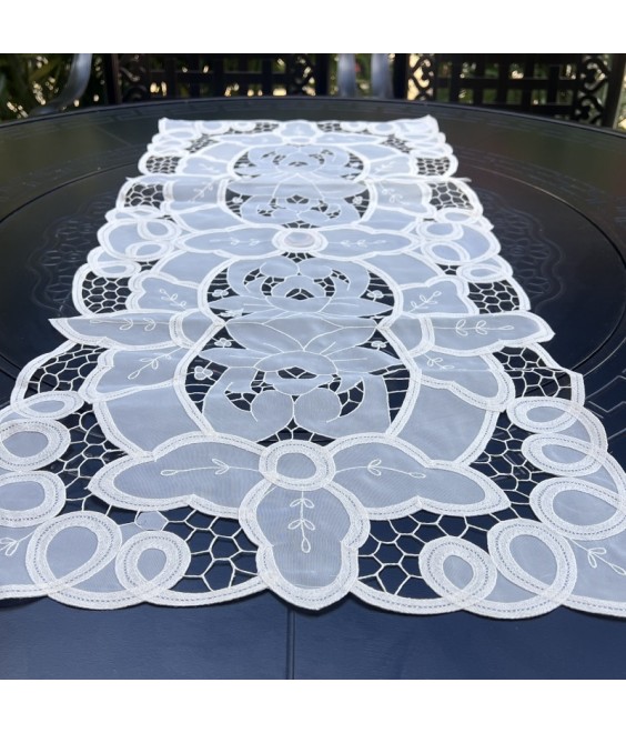 Lace Table Runner, Fabric Dresser Runner for Home Kitchen Dining Tabletop Decoration