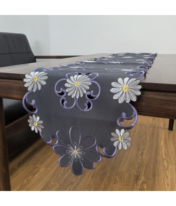 Daisy Embroidered Table Runner, Fabric Dresser Runner for Home Kitchen Dining Tabletop Decoration