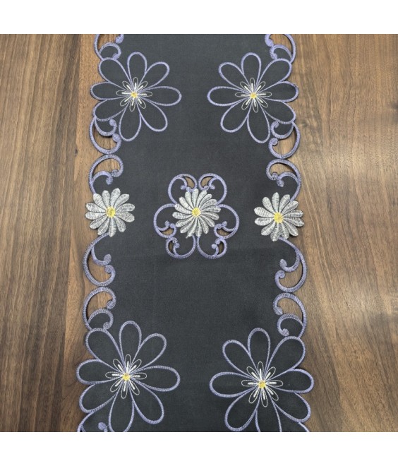 Daisy Embroidered Table Runner, Fabric Dresser Runner for Home Kitchen Dining Tabletop Decoration