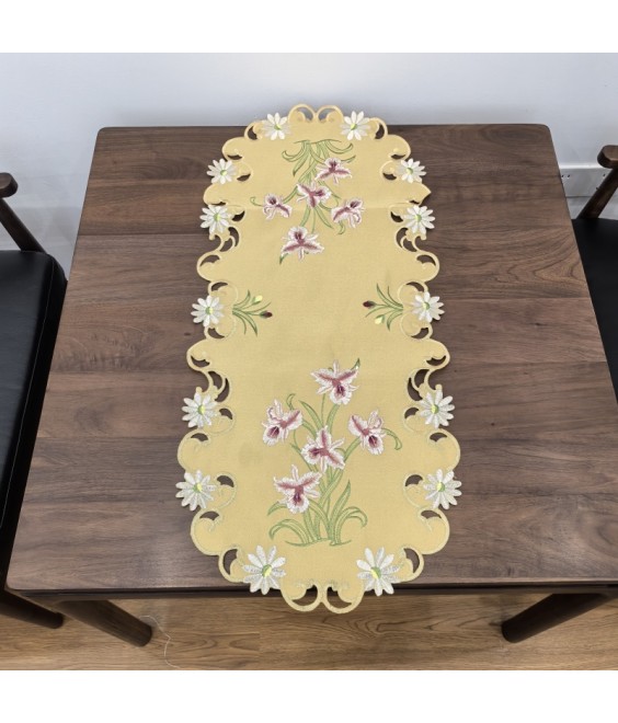 Daffodil Embroidered Table Runner, Yellow Fabric Dresser Runner for Home Kitchen Dining Tabletop Decoration