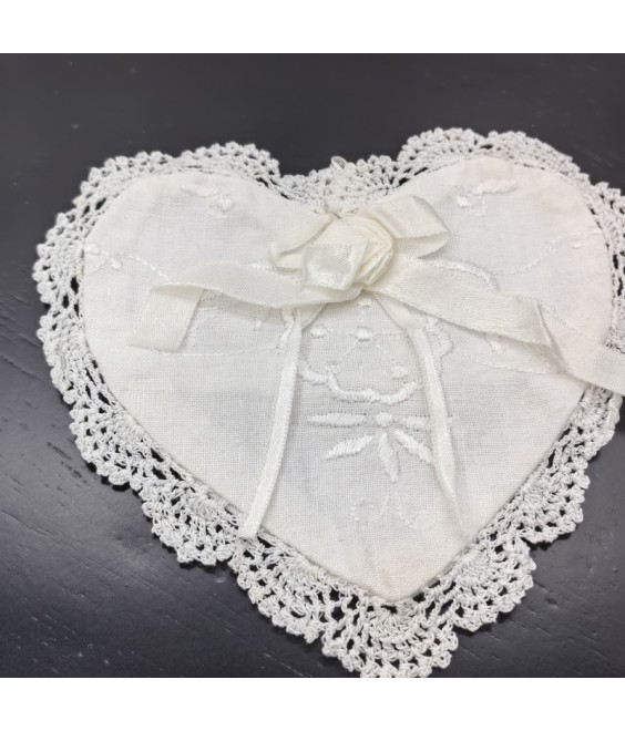Heart Shaped Table Placemats, Court Style Embroidered Doilies Cup Mat，Small Size