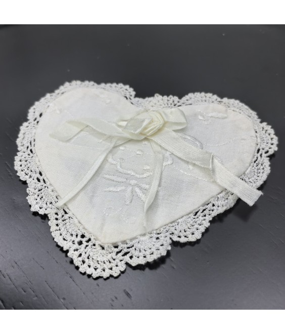 Heart Shaped Table Placemats, Court Style Embroidered Doilies Cup Mat，Small Size