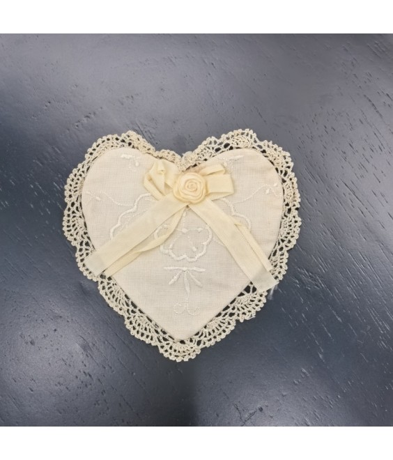 Heart Shaped Table Placemats, Court Style Embroidered Doilies Cup Mat，Small Size