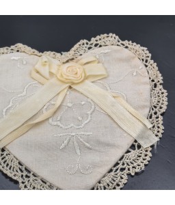 Heart Shaped Table Placemats, Court Style Embroidered Doilies Cup Mat，Small Size