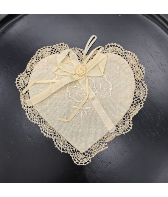 Heart Shaped Table Placemats, Court Style Embroidered Doilies Cup Mat