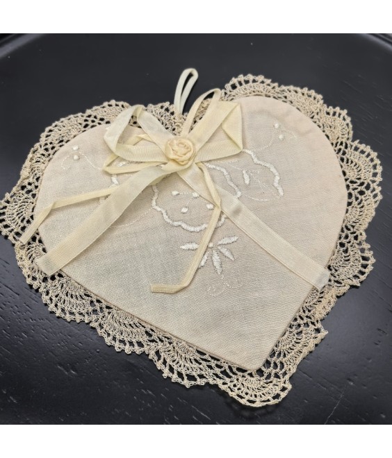 Heart Shaped Table Placemats, Court Style Embroidered Doilies Cup Mat