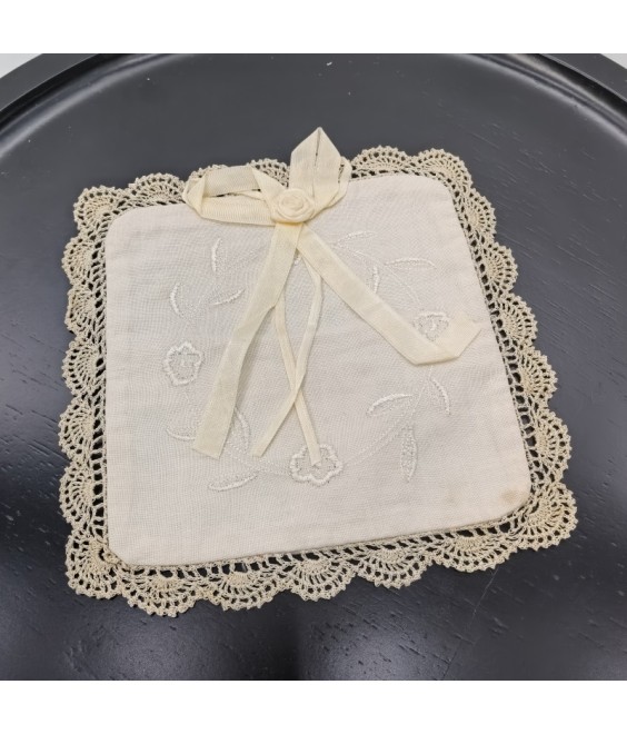 Square Table Placemats, Court Style Embroidered Doilies Cup Mat，Small Size