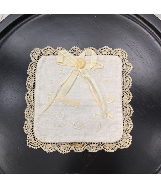 Square Table Placemats, Court Style Embroidered Doilies Cup Mat，Small Size