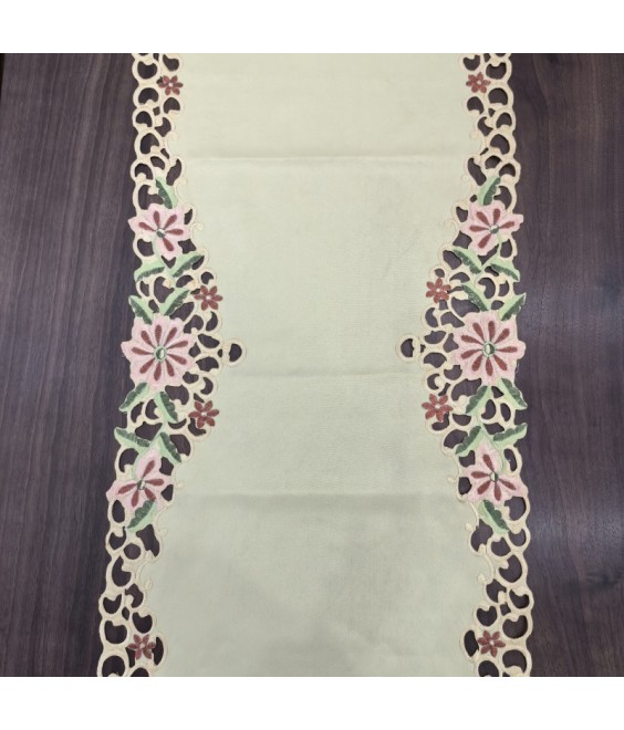 Daisy Embroidered Lace Table Runner,Euro Style Dining Table Cover for Home Kitchen Decoration