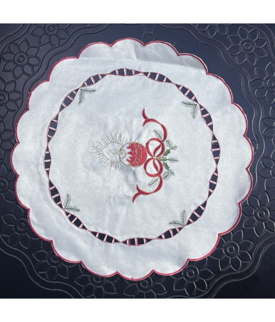 Round Table Placemats, Christmas Embroidered Doilies Cup Mat