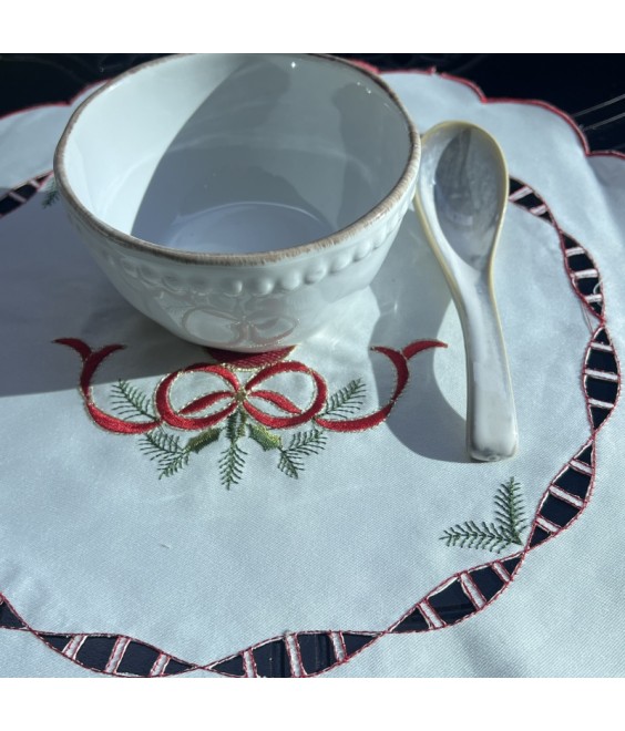 Round Table Placemats, Christmas Embroidered Doilies Cup Mat