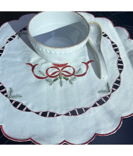 Round Table Placemats, Christmas Embroidered Doilies Cup Mat