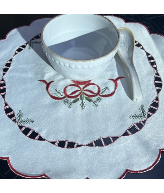 Round Table Placemats, Christmas Embroidered Doilies Cup Mat