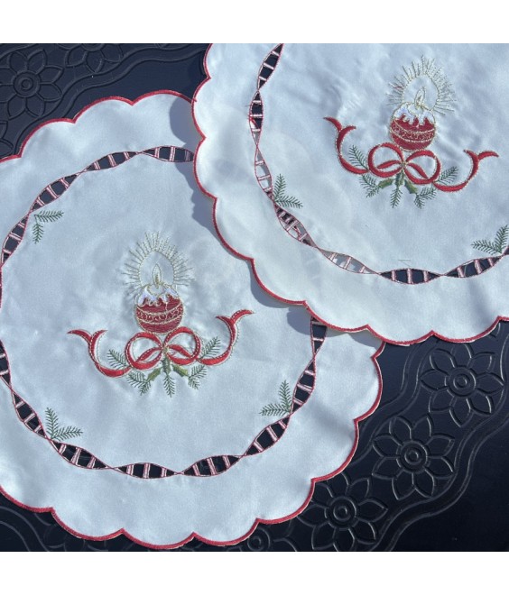 Round Table Placemats, Christmas Embroidered Doilies Cup Mat