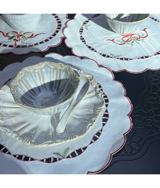 Round Table Placemats, Christmas Embroidered Doilies Cup Mat