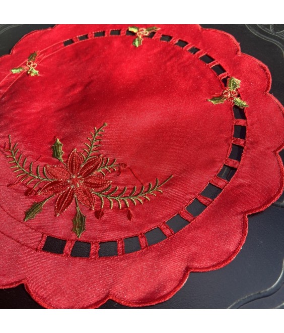Round Table Placemats, Christmas Embroidered Doilies Cup Mat