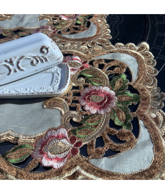 Rectangular Table Placemats, Euro Style Embroidered Doilies Vase Mat