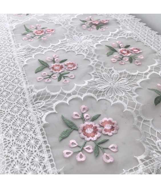 Lace Embroidered Table Runner,Vintage Floral Dining Table Cover for Home Kitchen Decoration