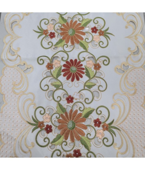 Daisy Embroidered Table Runner, Exquisite Flower Dining Table Cover for Home Kitchen Decoration